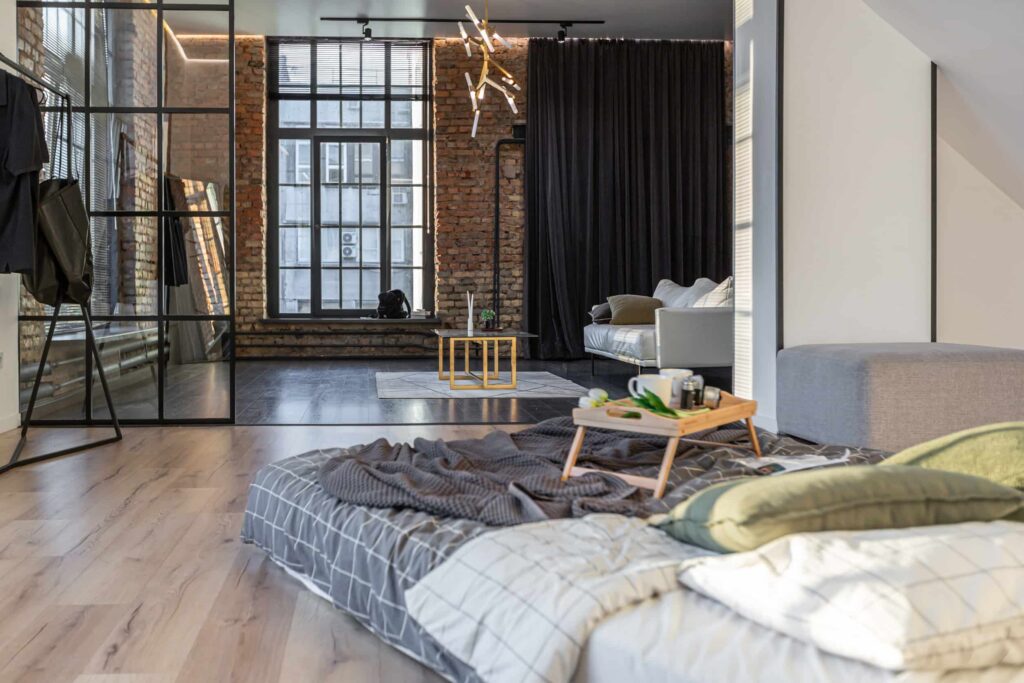 woonkamer studio zonder bank met matras